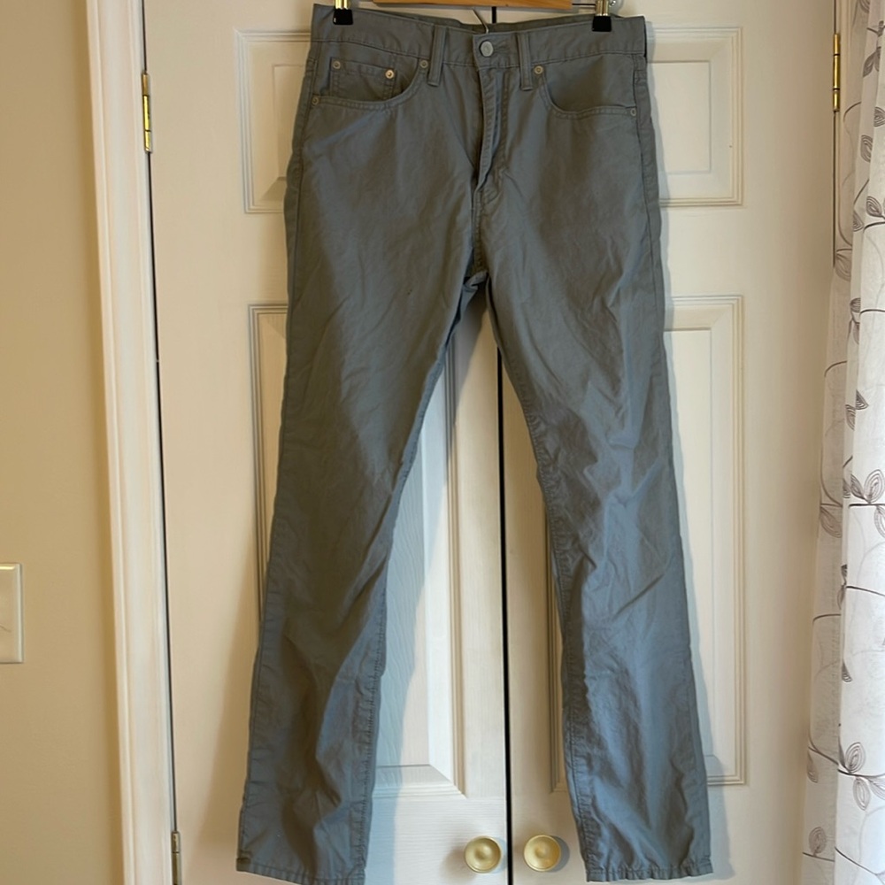 Gray Levi’s 522, men’s size 30x32